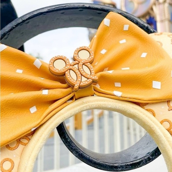 Disney Parks Loungefly Minnie Mouse Pretzel Ears For Adults - Picture 3 of 10